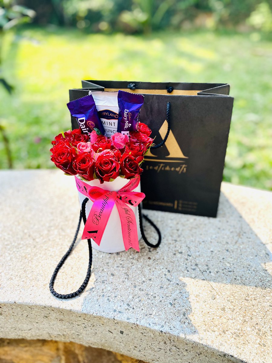 SABeautifulSen1's tweet photo. We care about your safety๐๐๐
We shall continue to reach you with our amazing packages and always ensure that we are masked up and sanitizing! Stay home, stay safe, order your loved ones some S&A!
#KEEP SAFE EVERYONE #mondaythoughts #MondayMotivation #MaskUp #giftservice #love https://t.co/JrwJlshDen