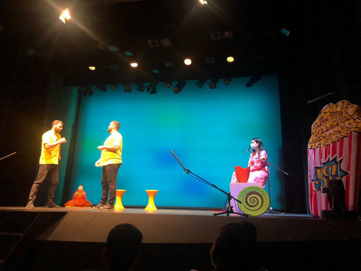 claaudiamas's tweet photo. Tenir amigues que saben que mors de vergonya per tot i que et facin pujar a l’escenari expressament a l’improshow…. Gracies companyes jo també us estimo❤️ #improshow @PLANETAIMPRO https://t.co/1Oy99kr4Io