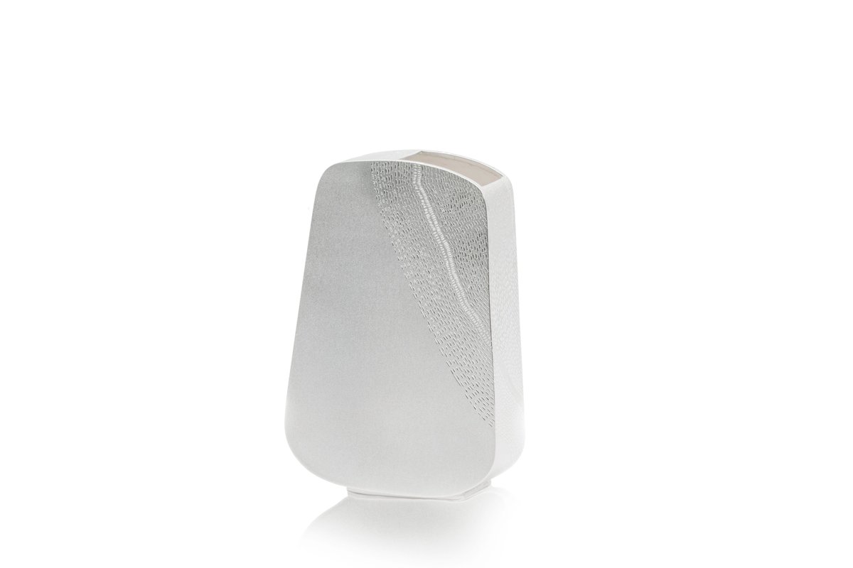 jacobsjewellers's tweet photo. The votes are in, and the runner up in our Emerging Designers Competition in Silver is... Kelda Young with her Continuity Vase!
#silverdesign @jacobsthejewellers @Bishopsland_UK
@GsmithsCentre @GoldsmithsCo @hswalshandsons @thejellyReading https://t.co/qjORUrEjmm
