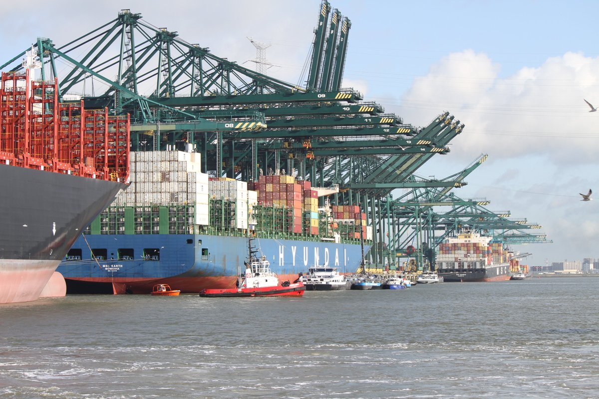 Vanaf vandaag kunnen internationale zeelui hun #COVID19 vaccin krijgen in de haven van Antwerpen. Zo kunnen ze hun werk aan boord van zeeschepen wereldwijd veilig voortzetten en verder bijdragen aan de internationale handel #supporttheport #samentegencorona