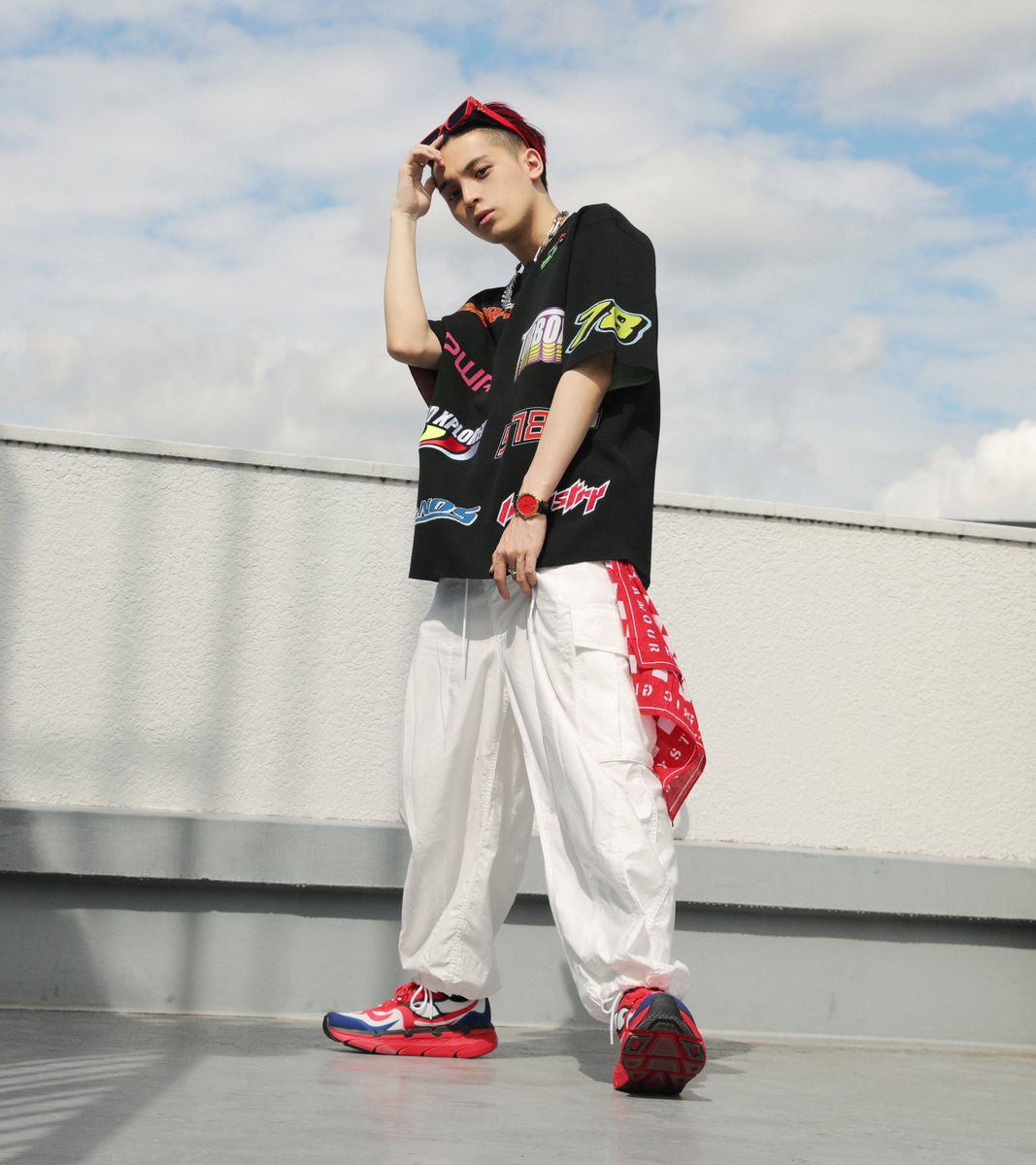 ラッパーのNovel Coreさんを東京でスナップ！シューズはSKECHERSと