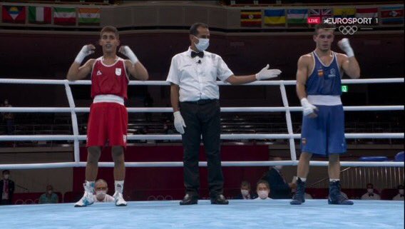 ¡Escobar! ENORME. Gabi se acaba de clasificar para los 1/8 de final en Tokio 2020 tras vencer a los puntos, por decisión unánime, al argentino Ramón Quiroga. 

El español ha estado enorme, insisto. Se medirá en siguiente ronda al búlgaro Daniel Asenov.