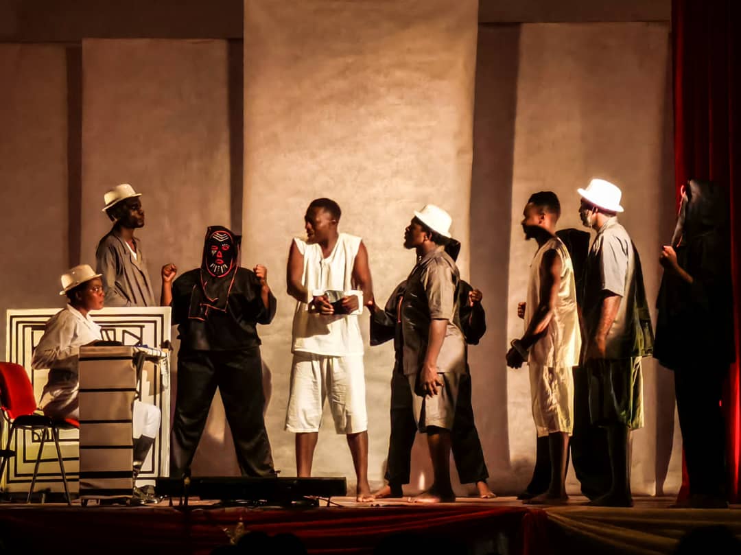 Nous avons apporté notre contribution modeste contribution au théâtre camerounais, nous avons participé à l'éveil des consciences au sujet de la vie de Rudolf Duala Manga Bell. 

Quelques images de la pièce de théâtre Ngum a Jemea. La foi inébranlable de Doualla Manga Bell.