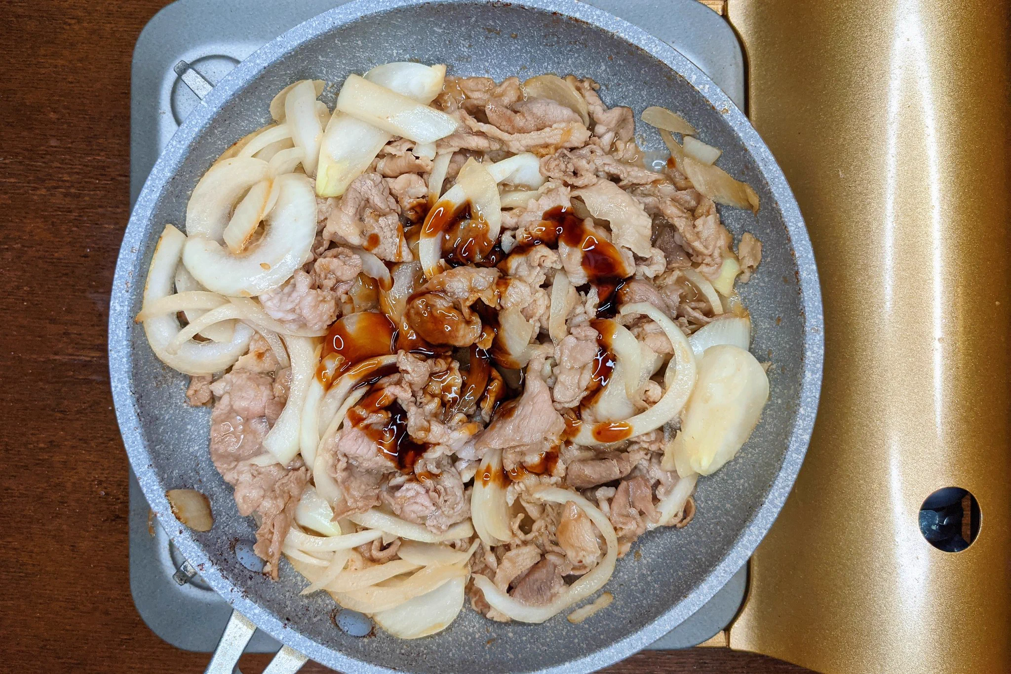 がっつり食べたい気分のときに良さそう！豚肉を使った、美味しそうな丼ものレシピ！