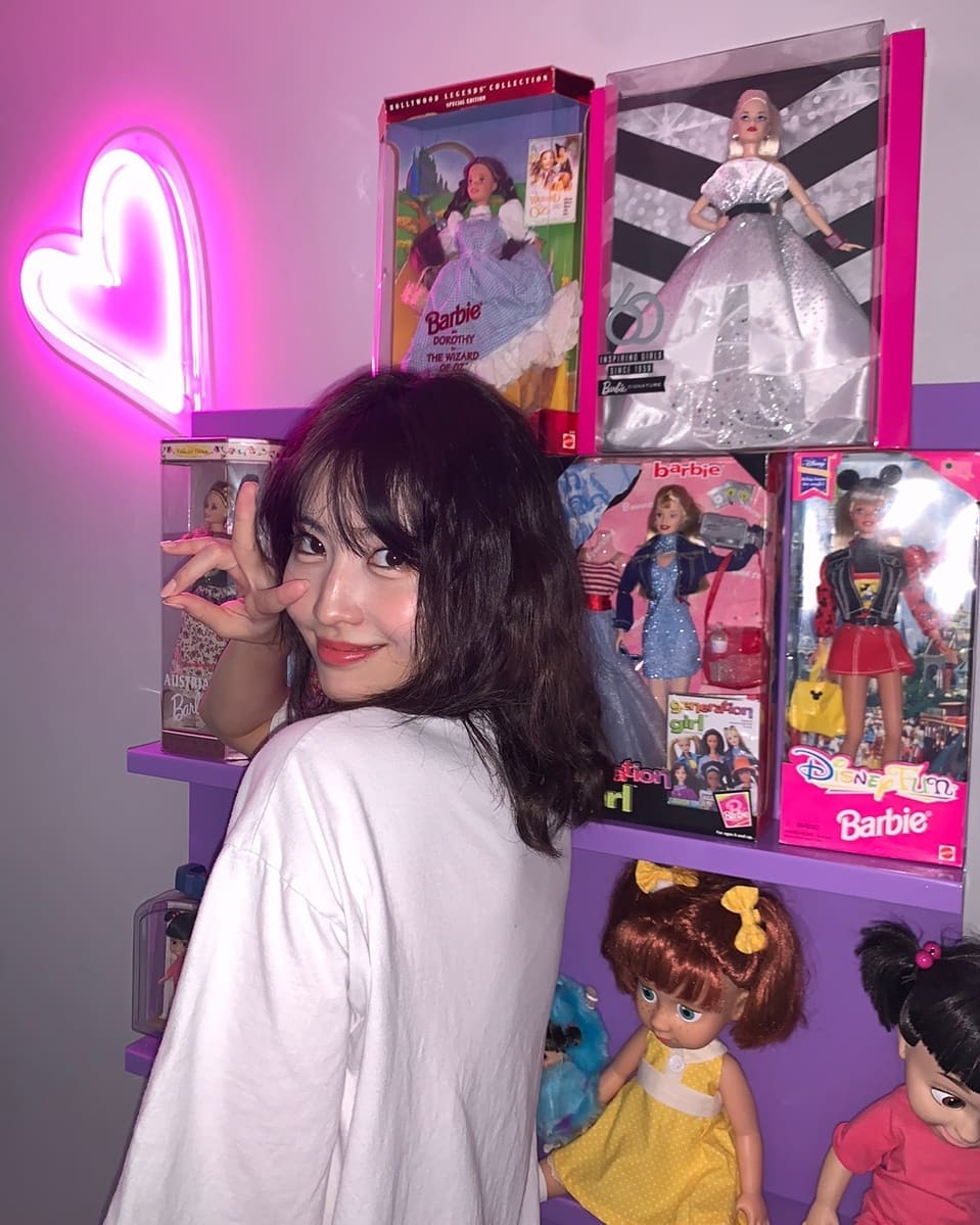 berrychaengiee's tweet photo. she looks so happy with the toys 💗💜 https://t.co/7TzDvcuO1B