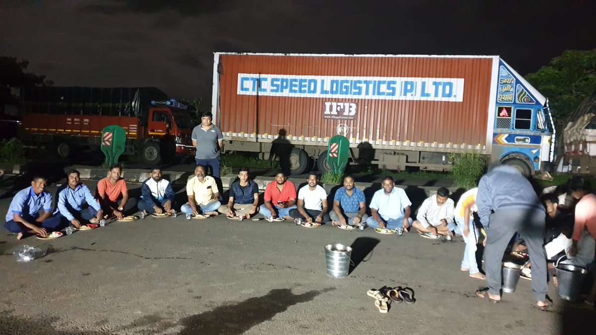 HPCL is always committed to make its pivotal contribution for any social cause. During  flood Disha Petrolinks, Kolhapur ,Vasco RO has expressed his empathy by distributing Food Packets and water bottles to more than 200 Truckers who are stuck on NH 166 <a href="/hpcl_retail/">Mera HP Pump</a>  <a href="/HPCL/">Hindustan Petroleum Corporation Limited</a>