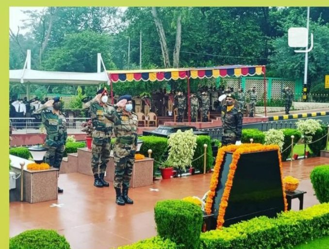 dograPari29's tweet photo. @HQ_DG_NCC_ 
@DteJKL 
#2JKGBN
#gcwudhampur
#KargilVijayDiwas2021
On Kargil Vijay Diwas, we salute our national heroes! Jai Hind Vande Mataram. Kargil Vijay Diwas 2021! https://t.co/sxhmc7z8Oz