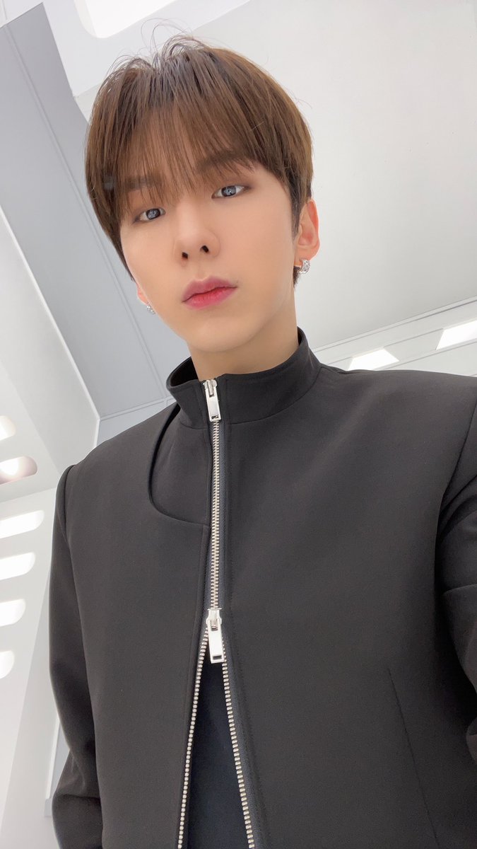 OfficialMONSTAX's tweet photo. 오늘 kiss or death 나왔는데 봐줘여 몬베베!!
MONBEBE! Kiss or Death has just dropped! Don’t forget to check it out! #UNIVERSE #기현 https://t.co/8rgKKyBWbl