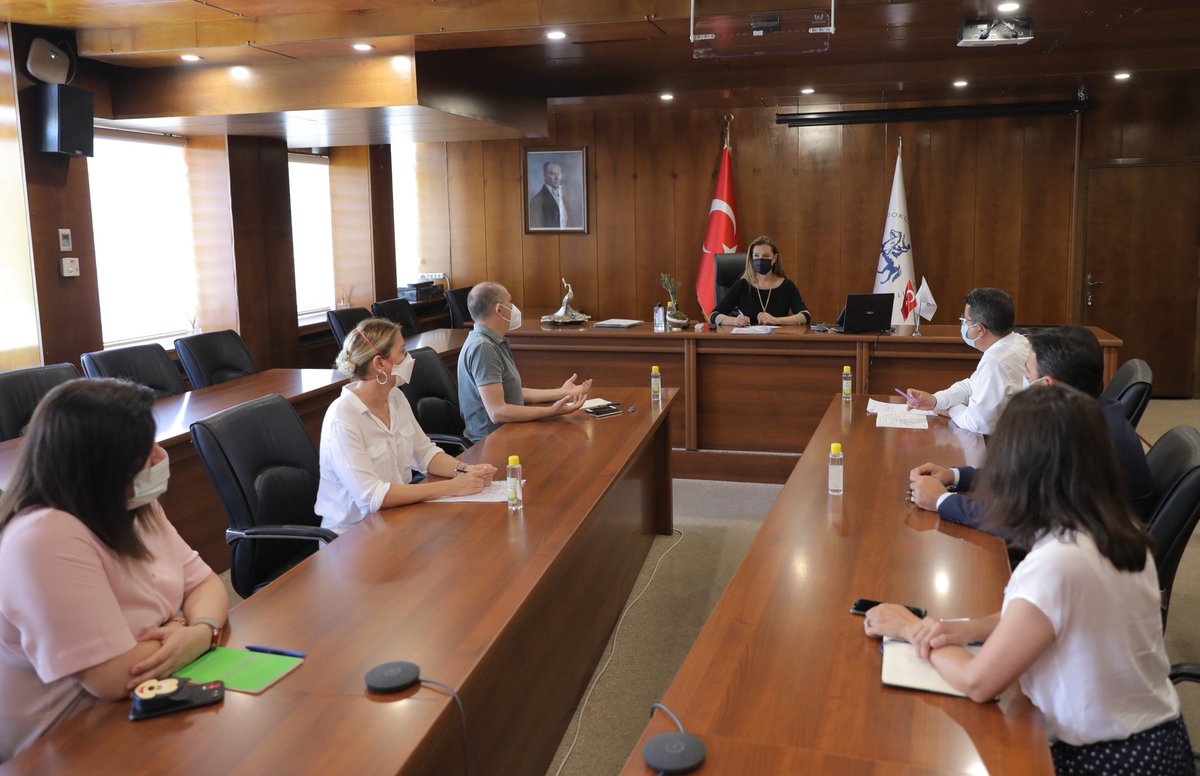 #universitemDEU Üst Yön. toplantısında, #YÖK tarafından 3-6 Ağustos tarihleri arasında düzenlenecek 'Üniversiteni Keşfet YÖK Sanal Fuarı 2021' için öğrencilerle gerçekleştirilecek iletişim faaliyetleri görüşüldü;💻sanal platforma ilişkin hazırlıklar gözden geçirildi.