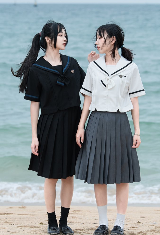 تويتر Sakura Bloom 制服ショップ على تويتر 色違いのセーラー服で双子コーデも可愛いよね T Co Jioj3am5pb
