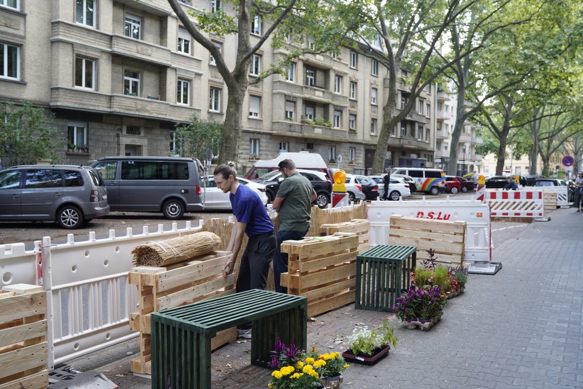 "Welch Unterschied, wenn im öffentlichen Raum plötzlich mehr Platz für Kommunikation und Zusammensein vorhanden ist." Das hat das #UrbanLab in #Mannheim erlebbar gemacht. Danke für das Feedback - jetzt geht es daran, Lösungen nicht nur temporär umzusetzen. migrants4cities.de