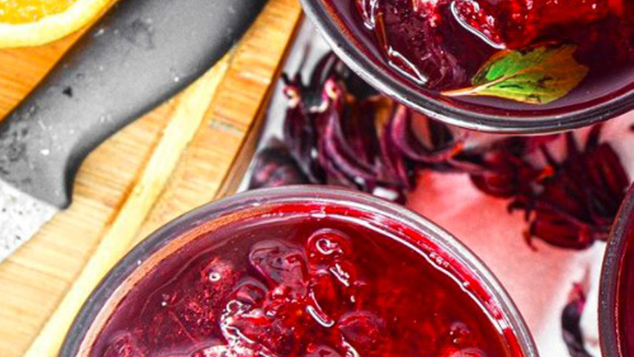 Si este verano sigues en la ciudad, escápate a la playa con esta explosión de sabores tropicales que sentirás cuando pruebes nuestro Gourmet tea Frutas Caribeñas, y que mejor en su versión fría o frappe para este calor.

#coffee #followme #like4like #f4f #love #photooftheday