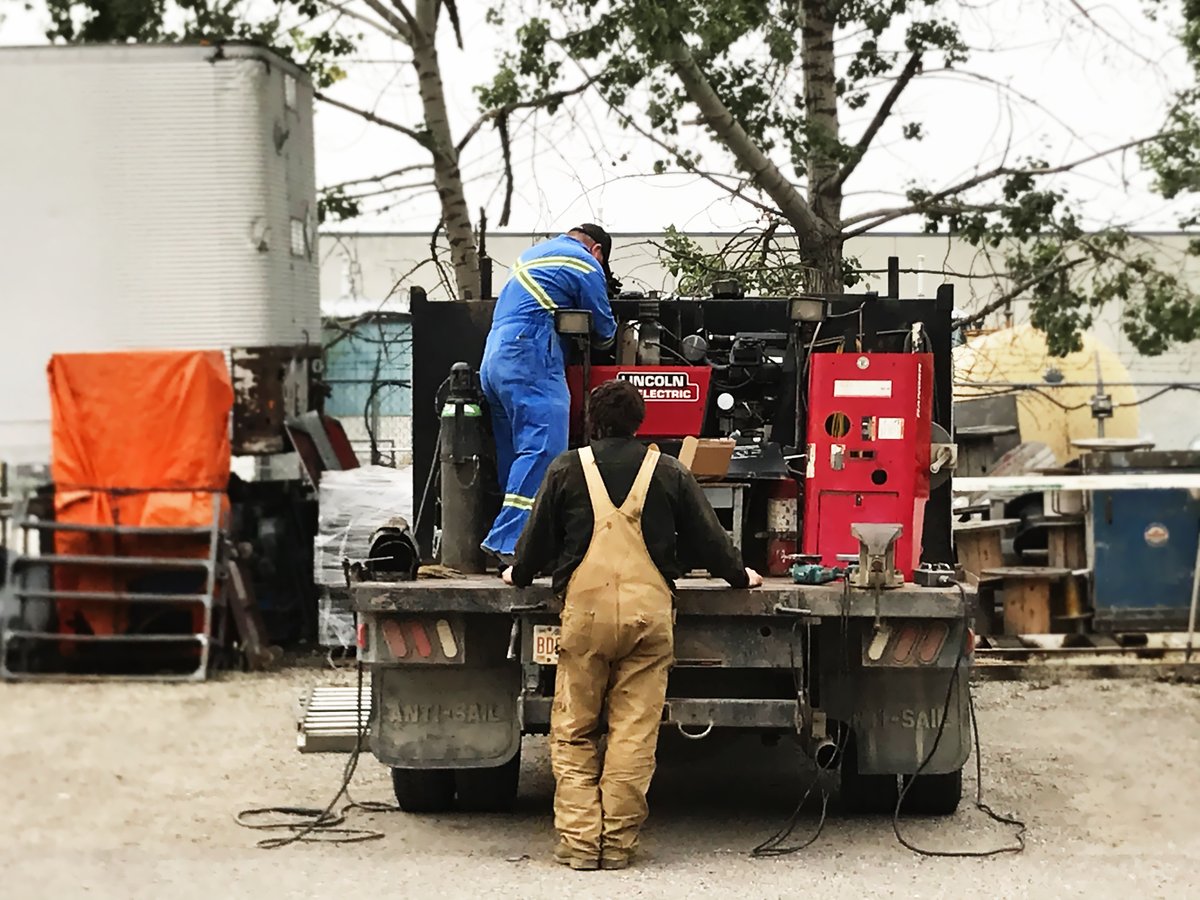 Kristian_Ltd's tweet photo. Gerry troubleshooting a Lincoln Ranger 305 for a customer.
#welderrepair #welderwarranty #welderservice #lincolnwelder
@LincolnElectric #ranger305 https://t.co/0dZCpzP2lc