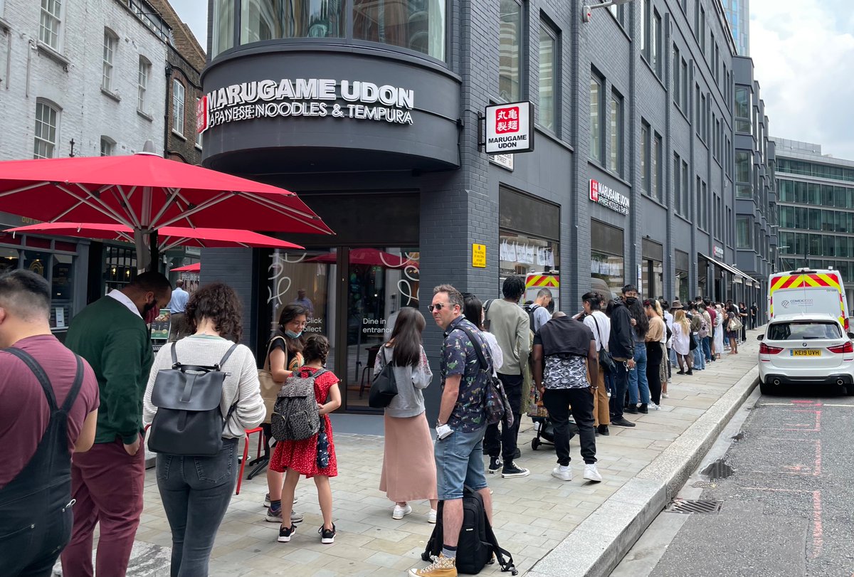篠崎健太 日本経済新聞 Nikkei ロンドンのリバプールストリート駅近くに26日 丸亀製麺 の英1号店が開業しました 午後1時頃に一顧客として行ってみると 無料キャンペーンをやっていたこともあってか100人以上の大行列が 初日は断念しました 出直し 篠崎健太 日本経済新聞 Nikkei ロンドンのリバプールストリート駅近くに26日 丸亀製麺 の英1号店が開業しました 午後1時頃に一顧客として行ってみると 無料キャンペーンをやっていたこともあってか100人以上の大行列が 初日は断念しました 出直し