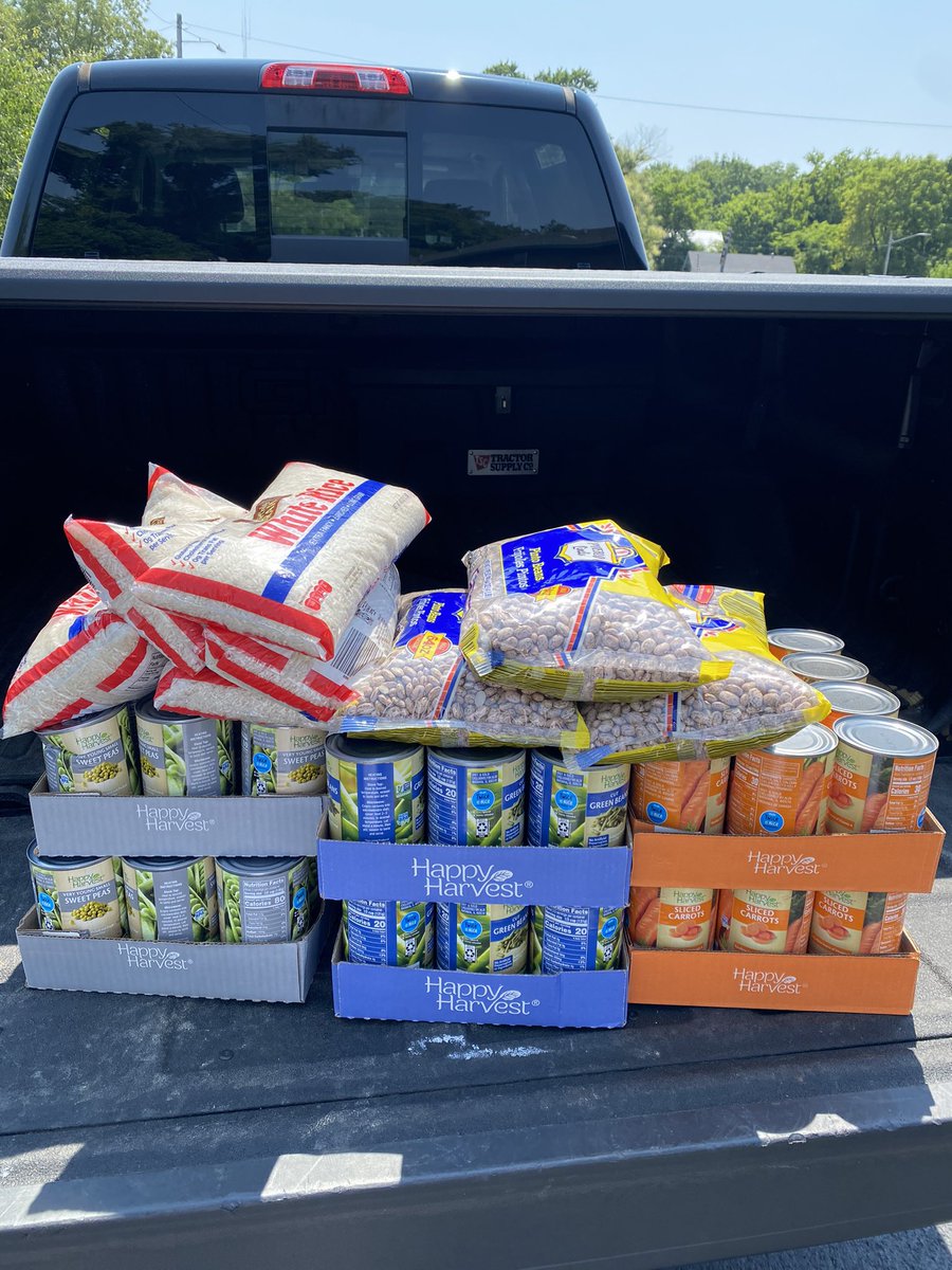 BG_Comfort_Keep's tweet photo. Loaded up and ready to drop off! We are honored to partner with the @BarrenRiverADD on the Feed Seniors Now Food Drive. Thru 7/31 we are collecting non-perishable food donations for seniors across the region. If would like your donations to be picked up call us at 270-782-3600! https://t.co/Dw7IwbdwI5