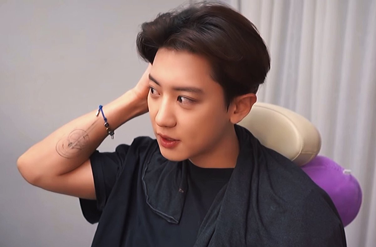 pcysarchive's tweet photo. how is chanyeol REAL.. https://t.co/GcUDke0xg1