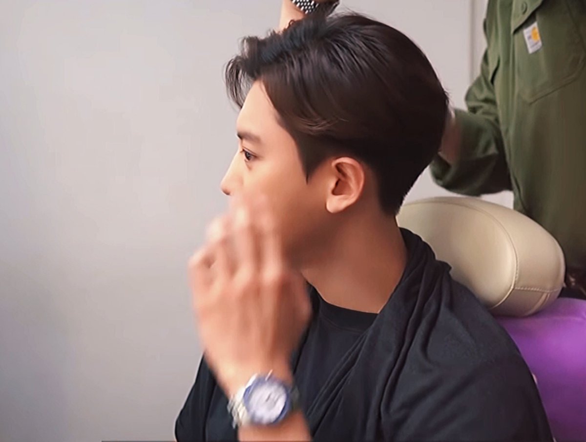 pcysarchive's tweet photo. how is chanyeol REAL.. https://t.co/GcUDke0xg1