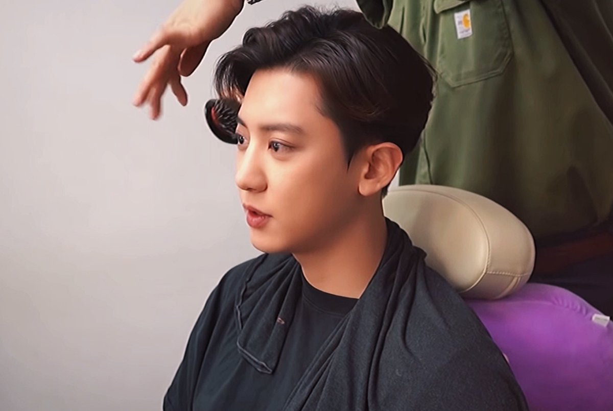 pcysarchive's tweet photo. how is chanyeol REAL.. https://t.co/GcUDke0xg1