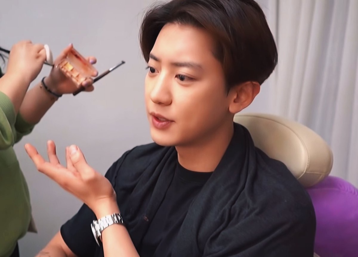 pcysarchive's tweet photo. how is chanyeol REAL.. https://t.co/GcUDke0xg1