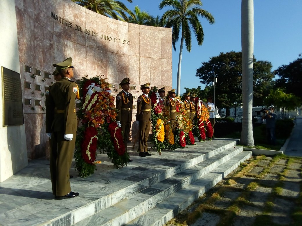 Nuestro tributo a los compañeros caídos en el asalto a los cuarteles Moncada y Carlos M. de Céspedes. Como dijo #Fidel, ellos no están ni olvidados ni muertos, viven hoy más que nunca. Gloria a los mártires de la #Patria!!! Adelante cubanos #Venceremos