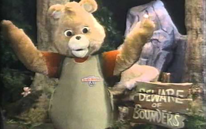clamshellcase's tweet image. Today we go on The Adventures of Teddy Ruxpin with special guest Christopher Brown (@YellAtCloud), a talking bear with a tape deck in his back, and a creepy old inventor whose only friends appear to be teenagers.

zero-science.com/2021/07/26/cla…