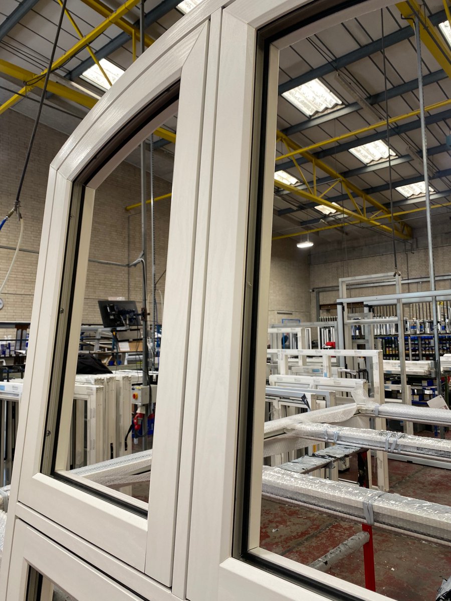 HWLWindows's tweet photo. Another collaboration with @PremierArches to create this arched @residence9 frame.

When we collaborate with Premier Arches, we produce the bottom of the window, incorporating Timberweld joints. The top shape is then finished off by Premier Arches to an excellent standard. https://t.co/T1VmXEKq9J
