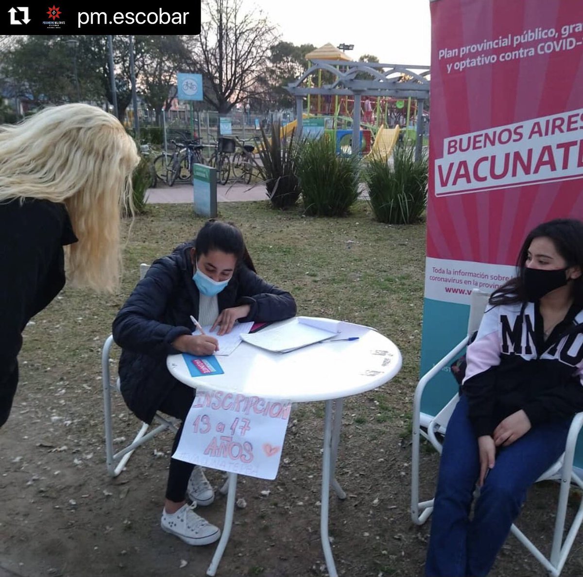 fspescobar's tweet photo. 📍 Plaza la madre y el niño, Maquinista Savio. 

✍️ Estamos inscribiendo a los y las adolescentes entre 13 y 17 años en plan provincial de vacunación gratuito y optativo contra el Covid-19. 

#VacunatePBA https://t.co/aBqs0EmETb