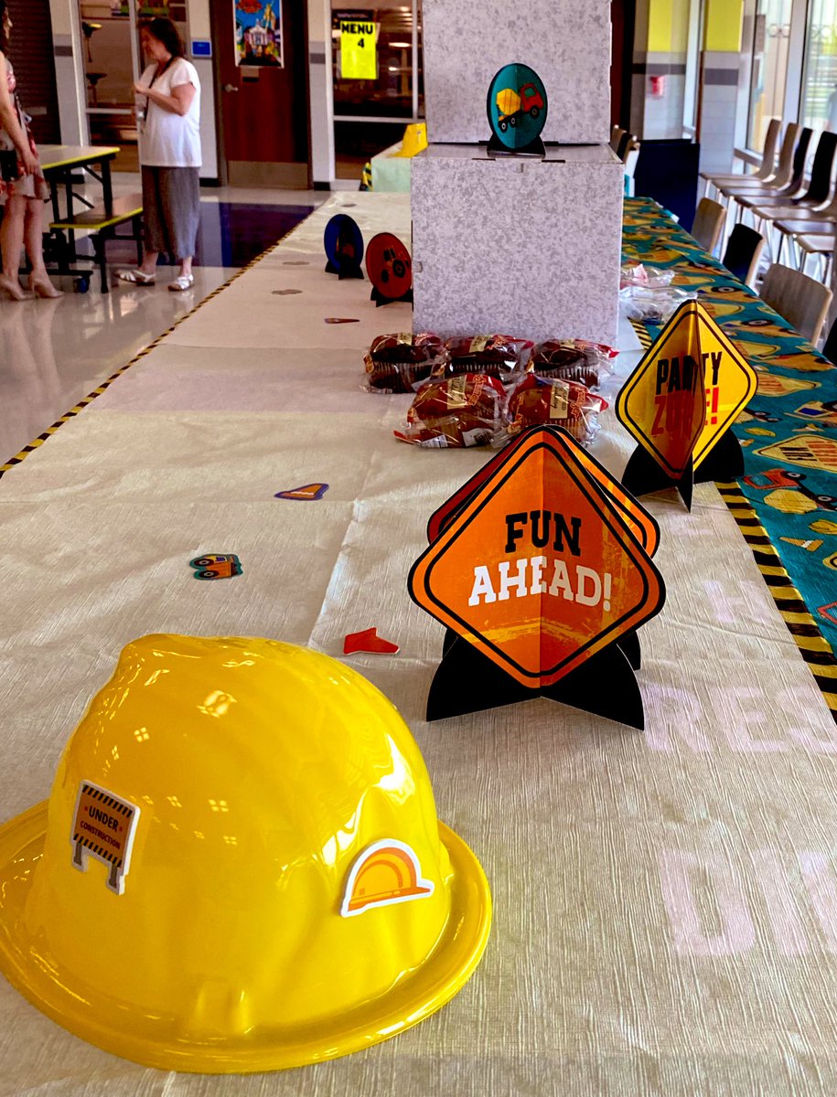 catherinedoc12's tweet image. Sharing and discussion HB4545 at Del Valle MS. Doing whatever it takes to reach our students. #InterventionForAll #Growth #LeadershipMatters @AmyAlarcon23 @YsletaISD @BrendaChR1