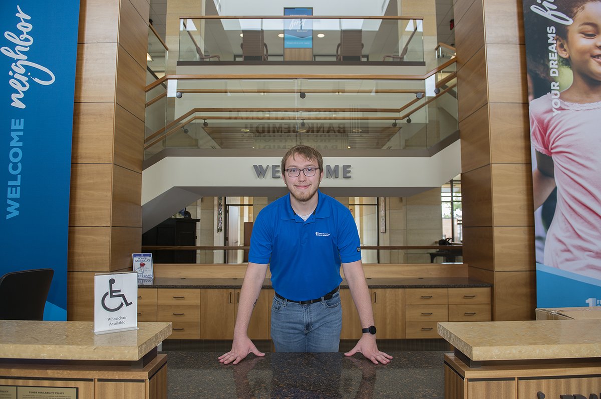 BemidjiState's tweet photo. Born and raised in Bemidji, Carson Liapis knew from a young age that he wanted to build his career and continue his family’s legacy at First National Bank Bemidji. Now a senior at Bemidji State, he has prepared himself to do just that. Read more here: https://t.co/9EzouEOHiQ https://t.co/5t0PxuahW9