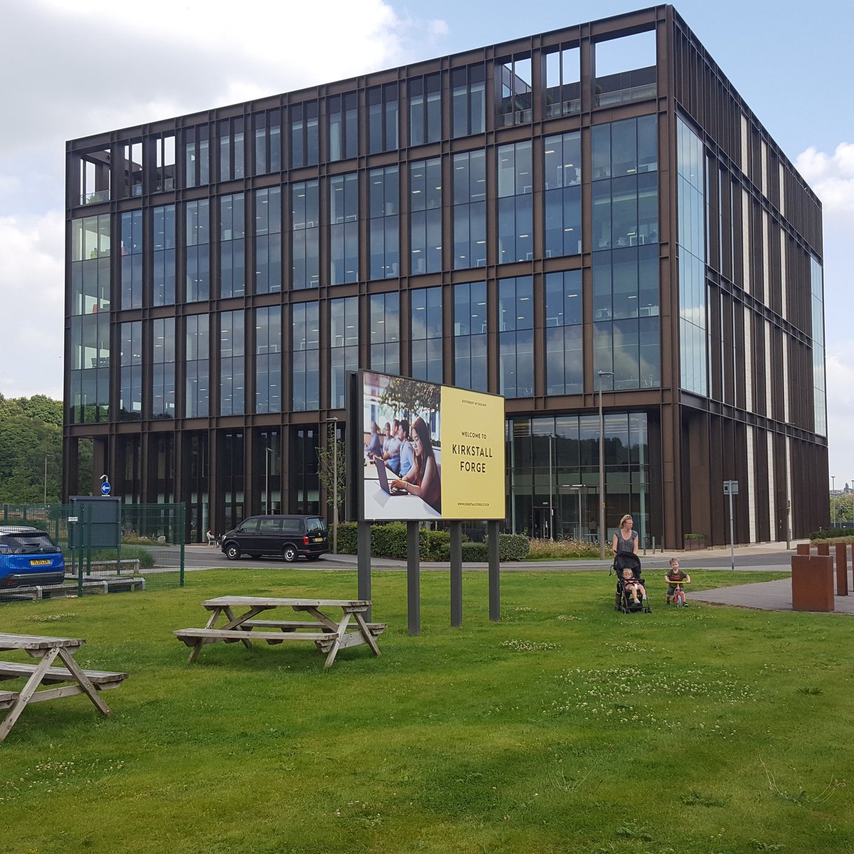Si_Brewis's tweet photo. Just had a lovely time catching up with @Lucinday down at @KirkstallForge hatching plans for Canal Boat Theatre fun in September. Lovely to be talking to real people again!
#ThisIslandsMine #DNAire https://t.co/70JWb7EHRf