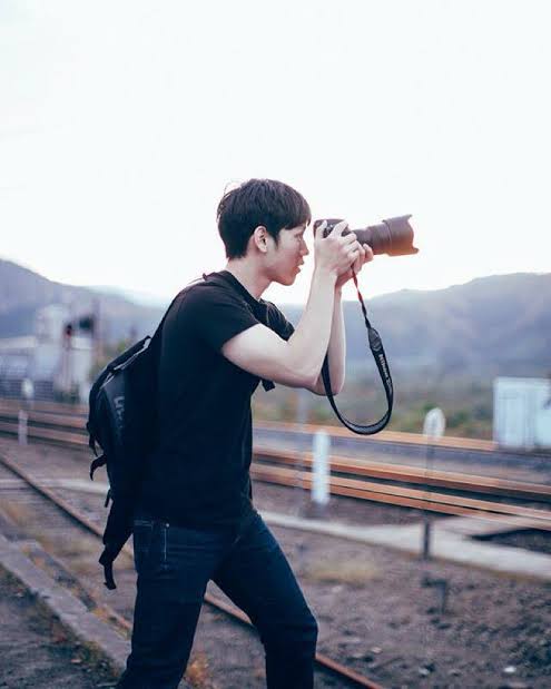 Vhinnew's tweet photo. #TAYNEW ONESHOT AU 🔞 

~Cabin In the Wood 
~4236 Words 
~BDSM 

"kau sudah tahu rahasiaku, sekarang kau harus membayarnya" https://t.co/ZfXeV6HHPq