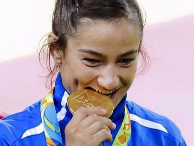 kosovanfooty_EN's tweet photo. Living legend! 

Thank you so much for everything and happy retirement Majlinda Kelmendi! 

#OlympicChampion 🥇 https://t.co/15Pqopqfbv