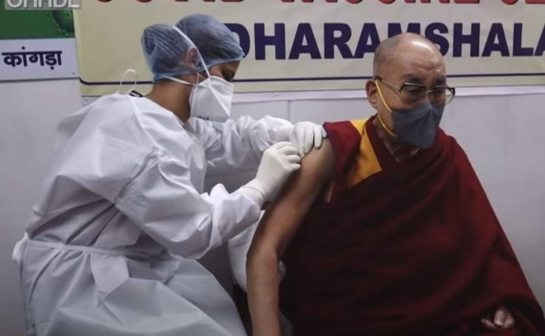 Se vacuna hasta el Dalai Lama que es un elegido, inmortal y reencarna.
Y vos no te vacunas porque la Sputnik y la cuchara imantada y el 5g y nos quieren extinguir.
