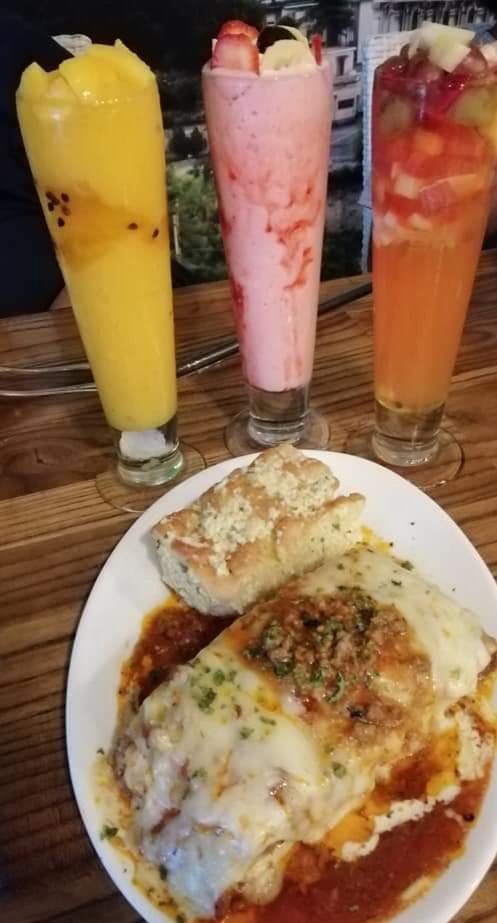 Samantha0797's tweet photo. It's Pizza and Pasta for Dinner!π
Since everyone in the house watched Tatay's #HulingSONA We went out to have Dinner 'coz no one cooked.π€
#TYJ
#FoodPorn
#HappyTummy https://t.co/mKcSCQLUqF