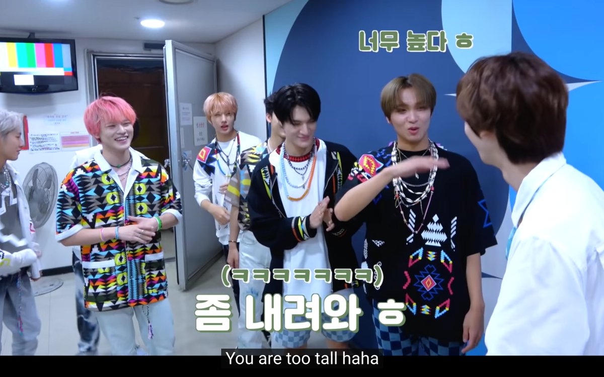 alwyskyu's tweet photo. me to my tall friends every damn time we take pictures: https://t.co/IXWnihUIpE