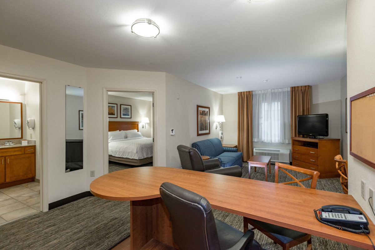 SuitesMobile's tweet photo. Whether you like everything in place or you are a little messy....we won’t tell 😜 Your suite, your way. https://t.co/ukoByB6snF