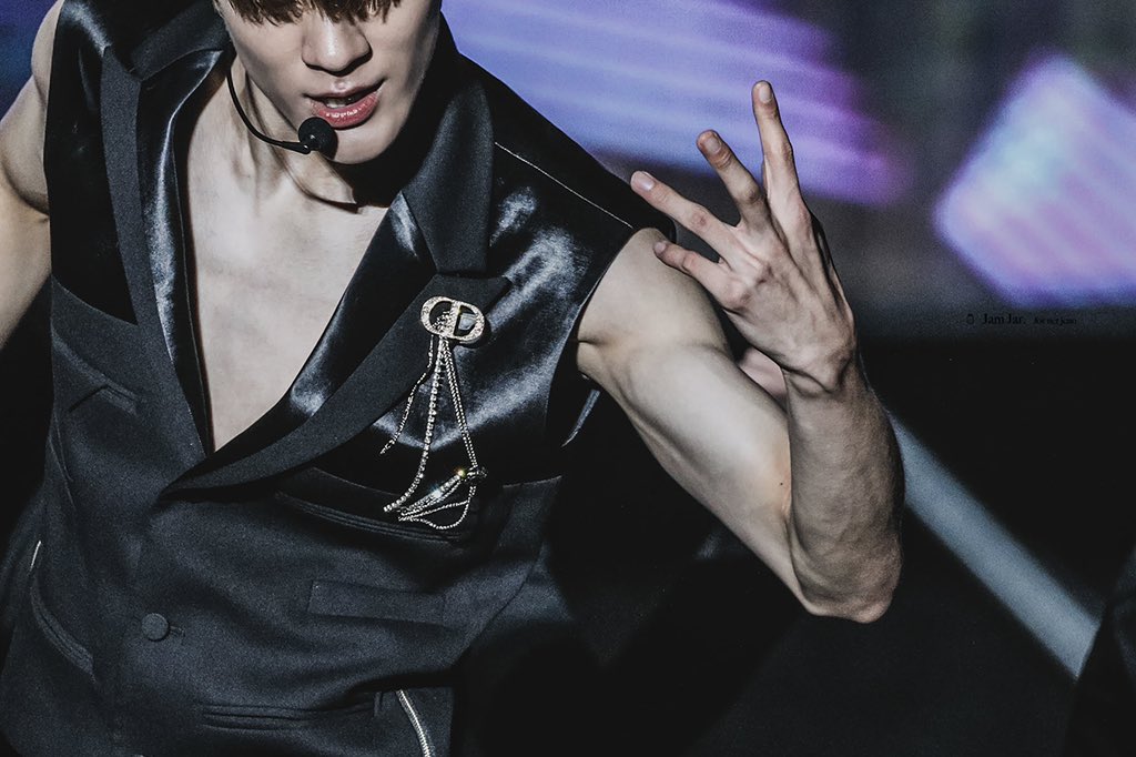 제노씨는 왜 맨날 팔뚝이 화나있어요?