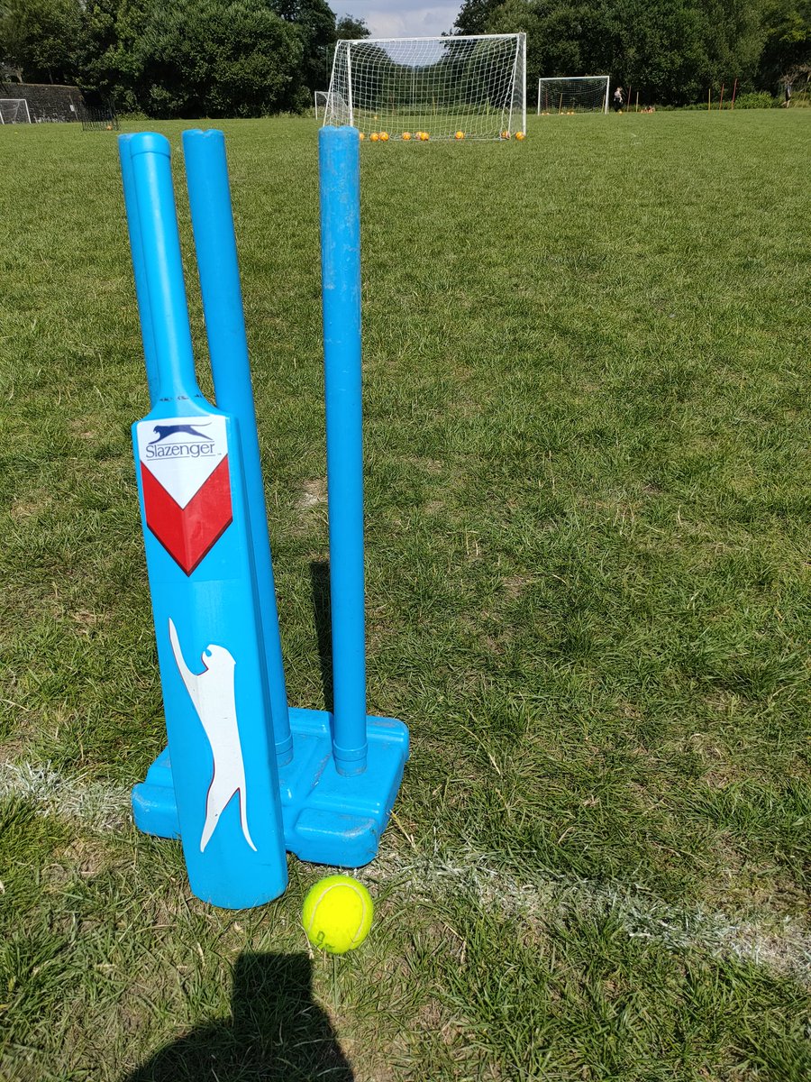 tagsprogramme's tweet photo. Brilliant morning of #football &amp; #cricket on camp!
Now tucking into delicious lunch!  @RyburnUtdJnrsFC
Thanks again to @CalderdaleFound
#foundationfunded #calderdale https://t.co/TOnhJH2v3C