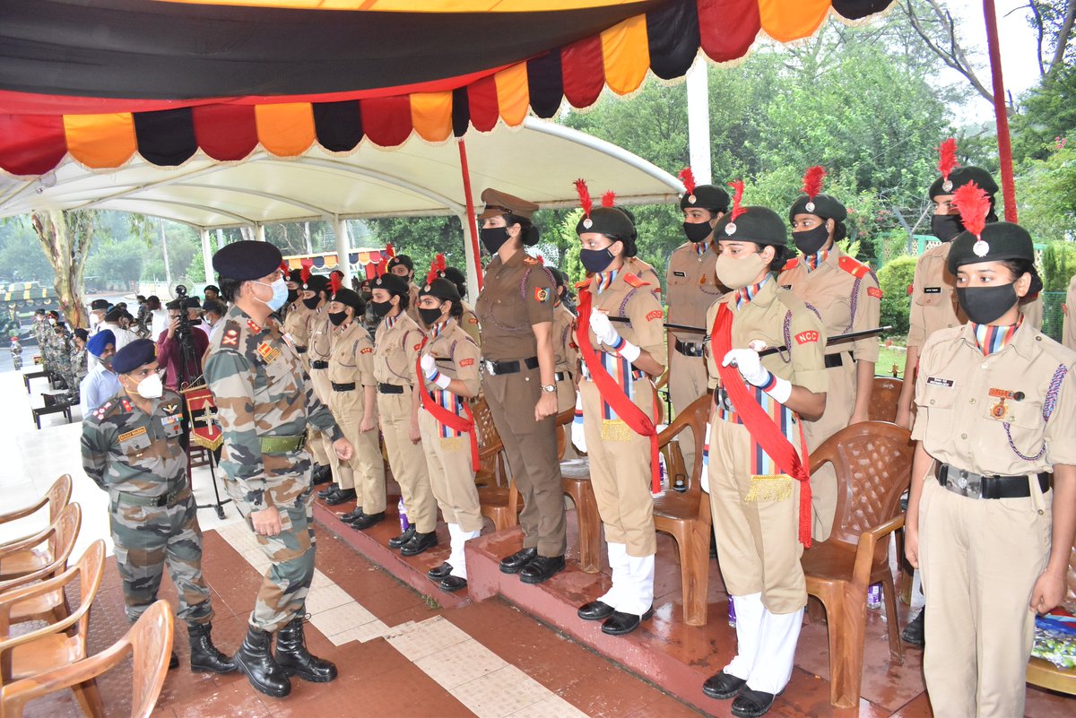 dograPari29's tweet photo. #NCCSaluteKargilMartyrs
#22ndKargilVijayDiwas 

On 22nd Kargil Vijay Diwas Cadets of NCC Dte JK&amp;L cleaned the statues andlaid wreath on the War memorial of Martyrs 

@HQ_DG_NCC
@DteJKL 
#KargilVijayDiwas 
#gcwudhampur
#2JKGBN https://t.co/tVAClLJ6pw