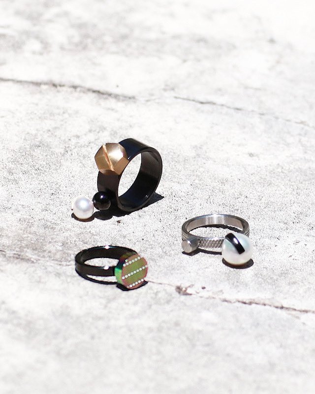 FREEPARK_JP's tweet photo. https://t.co/F0qsdXjDMd
【TAZOE small facory ring】
TAZOEは町工場と現代美術作家の田添かおりさん製作を行うアートジュエリーブランド。
店頭にて新しくアコヤ・ドットパーツの取り扱いがスタートしました。
#自由が丘 #TAZOE #smallfactoryring https://t.co/x6YoxFzBzM
