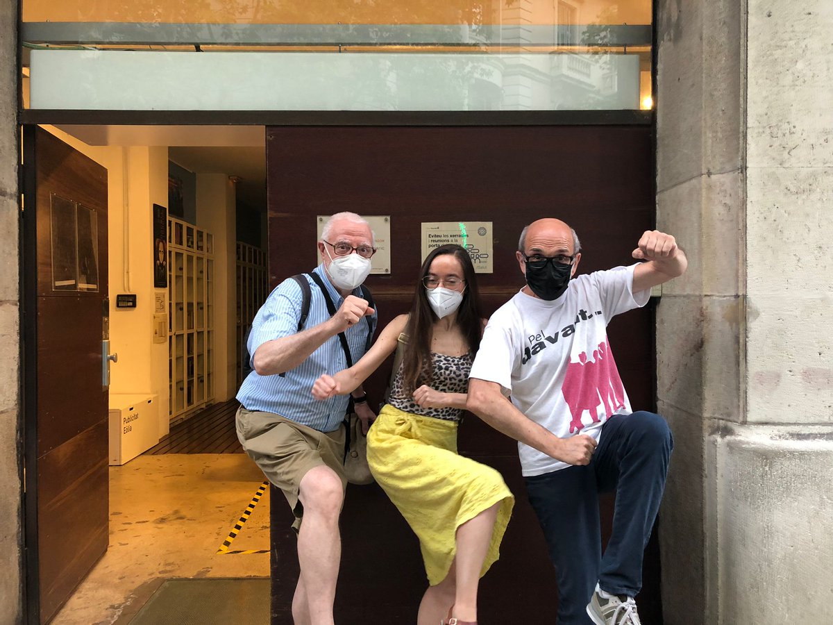 Eolia_CSAD's tweet photo. L'intensiu de Teatre en Vers amb el @sagrist s'ha acabat, i els seus integrants s'han ben fotografiat! (1📷)
Hem doblat sèries i pel·lícules amb @momibru i @ondaestudios (2📷)
I que bé que han treballat a Iniciació al teatre amb el @fremodu! (3 i📷)
Gràcies a tot@s i bon estiu!☀️ https://t.co/03aIfdVQgo
