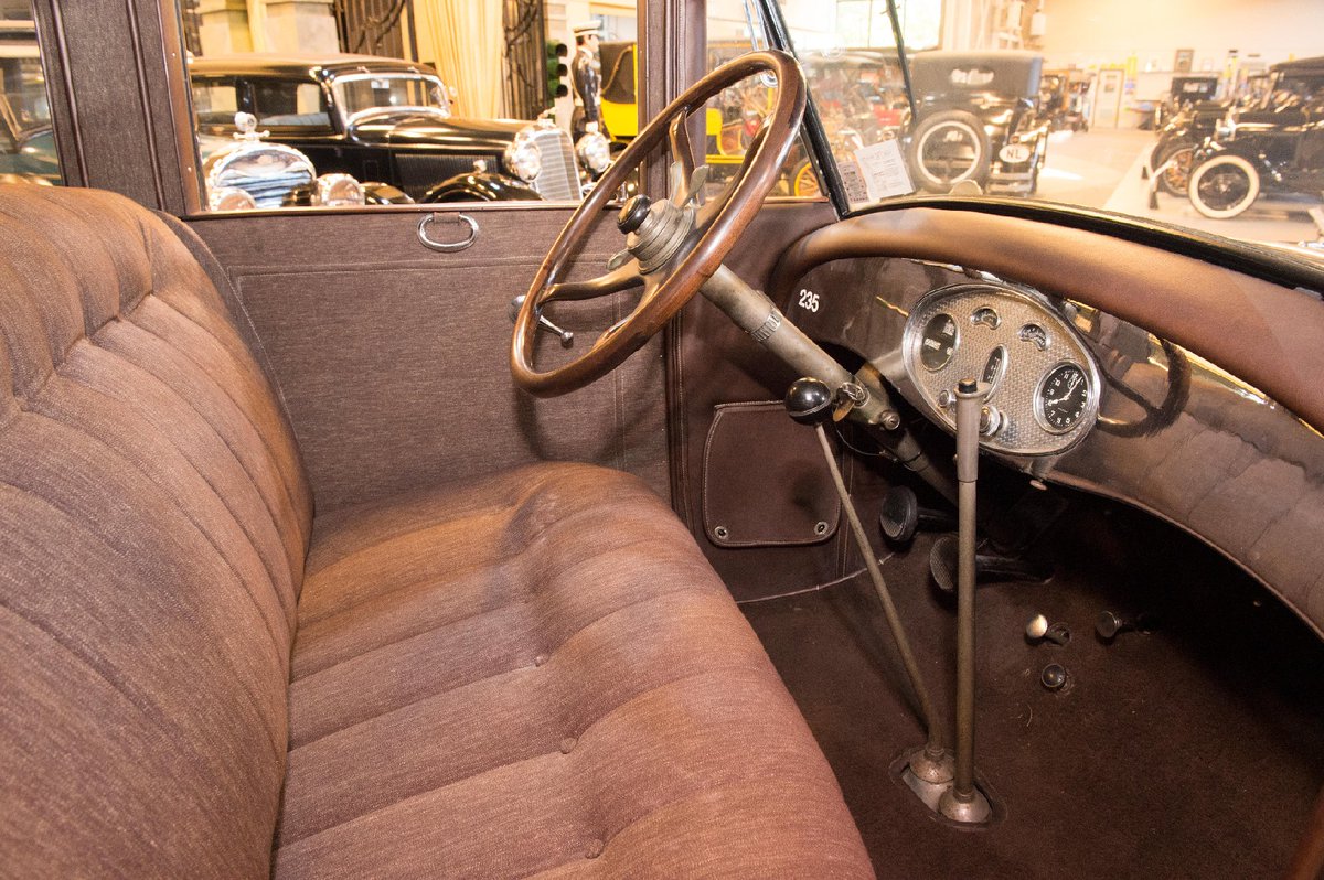 UltimativCars's tweet photo. And the story continues: @RootMoose is n°173.

The #Lincoln #ModelL #3window Sedan [developed as 173C] was only available in 1929 &amp; made in 436 units;
such one was sold 2018 on an auction of #Bonhams.

ENJOY! https://t.co/OvbTYOYrYv