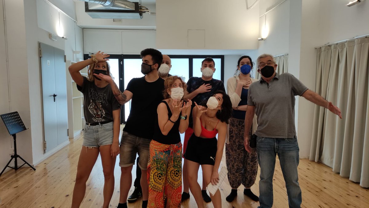 Eolia_CSAD's tweet photo. L'intensiu de Teatre en Vers amb el @sagrist s'ha acabat, i els seus integrants s'han ben fotografiat! (1📷)
Hem doblat sèries i pel·lícules amb @momibru i @ondaestudios (2📷)
I que bé que han treballat a Iniciació al teatre amb el @fremodu! (3 i📷)
Gràcies a tot@s i bon estiu!☀️ https://t.co/03aIfdVQgo