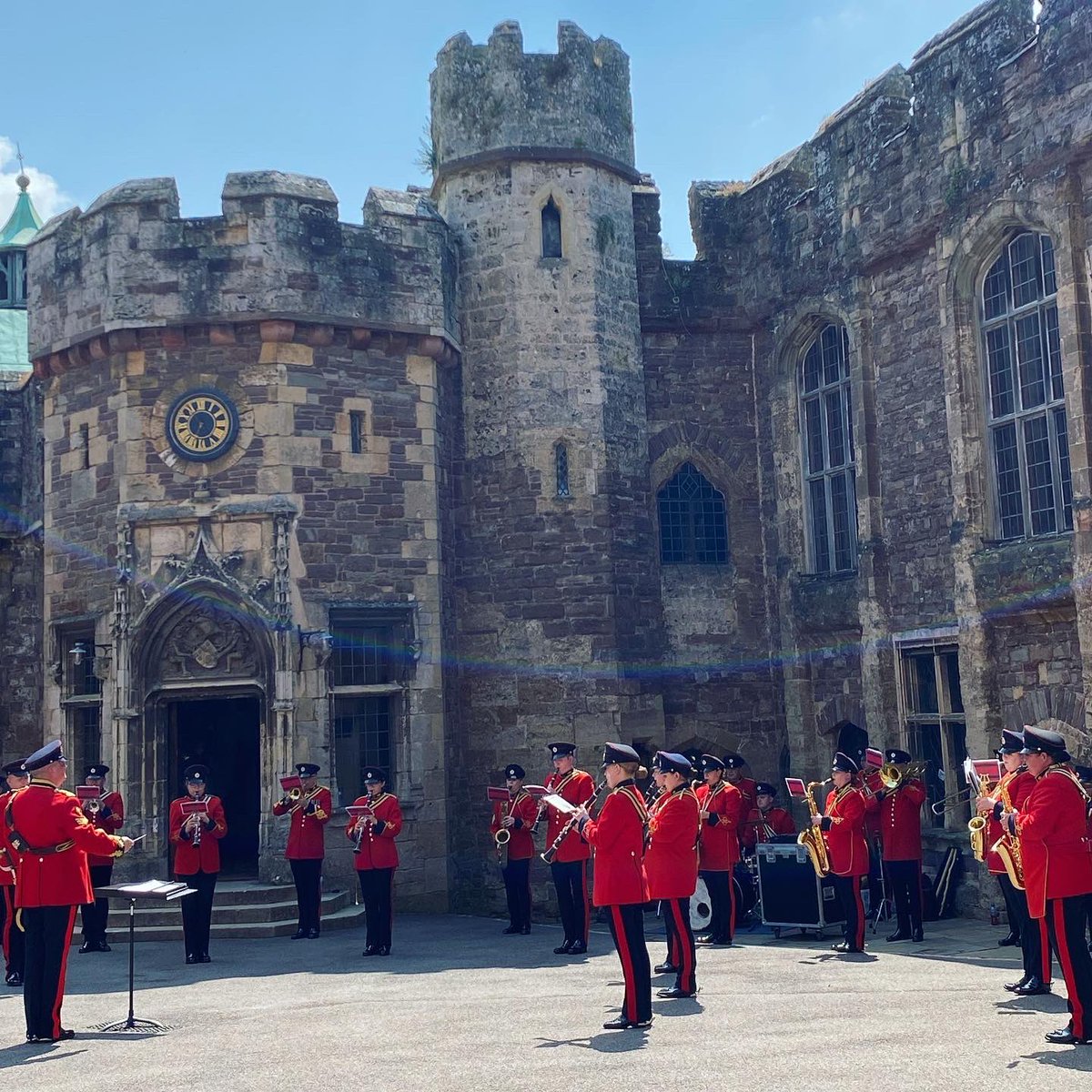 Wonderful to have <a href="/NottsBandRE/">The Nottinghamshire Band of the Royal Engineers</a> at the Castle today ☀️