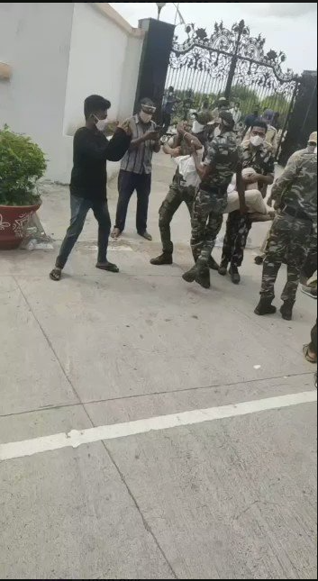 physio_study_'s tweet photo. @KTRTRS @DrTamilisaiGuv @india_iap Please have a look at how future Physiotherapists are being treated when asked for justice! This will affect people who are going to opt for bpt in future! Please consider our plea😒 https://t.co/TxC0V5aA61
