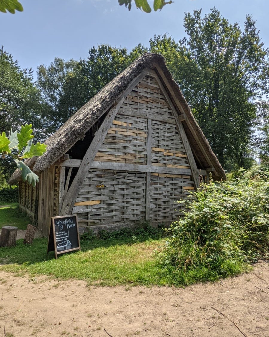 ChilternOAM's tweet photo. Our Buildings Team have been repairing the wattle on Arborfield Barn. Woven walls were used for barns, like ours, to allow air to circulate through stored corn which would help to keep it dry. https://t.co/fZoIn7GTAi