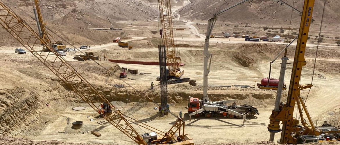 saudiprojectSA's tweet photo. بعمل متواصل لايتوقف ليل ونهار؛ تتقدم أعمال الإنشاءات في مشروع شبكة الطرق في #القدية
.
#مشاريع_السعودية #مشاريع #السعودية #مشاريع_الرياض #مشاريع_جدة #مشاريع_الشرقية #مناقصات_خاصة #مناقصات #استثمارات https://t.co/tEKrUjJPLJ