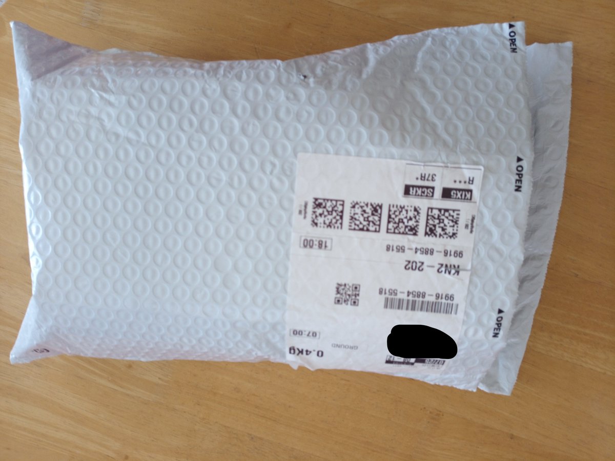 toko_somethings's tweet image. アマゾンでswitchbotカメラ（監視カメラ）を購入し直しました。
amzn.to/3BHiqwB

以前は置き配でびっくりしましたが
今度は郵便受けに無理くり
入れられていました。

うちのトコちゃんとスズメ観察用です。

動画は後程紹介します。
＃switchbotカメラ
＃監視カメラ