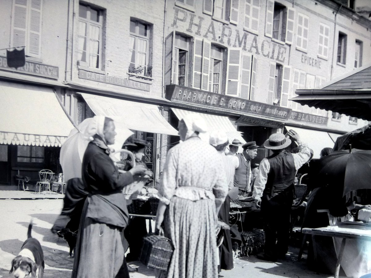 FacesInTheLight's tweet photo. Photo #308.Another market scene from St Valery. High-contrast, non-glass negative. #facesinthelight #stvaleryencaux #normandie #france #edwardian #vintagephotography #blackandwhite https://t.co/jlKhbsmXjX