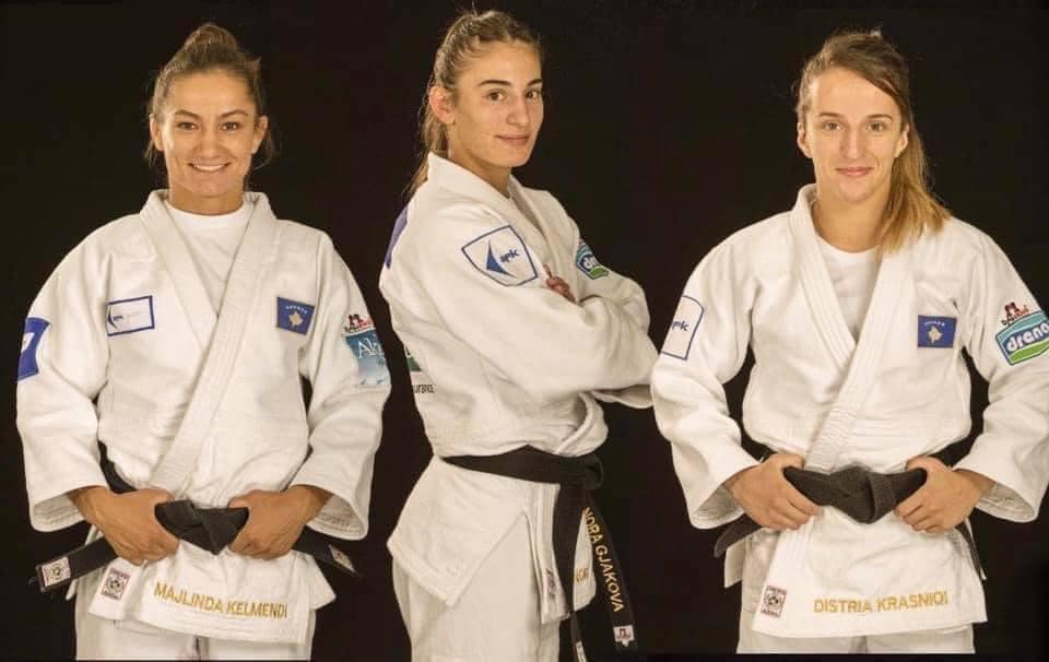Qmulaj's tweet photo. Our golden girls, our pride🥇🥇🥇
#çikatekosoves 🇽🇰 https://t.co/PsTs3XiZEw